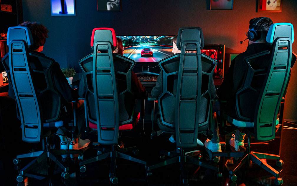 gaming session on the new RECARO Available in all available colours.
